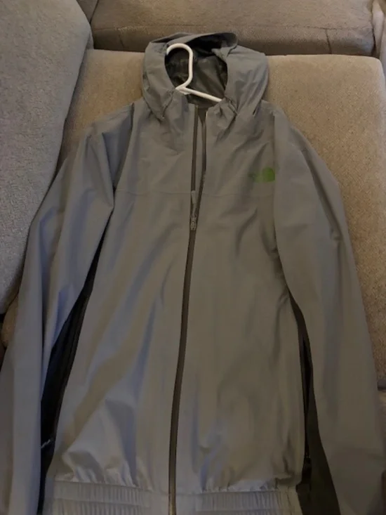 🔥 THE NORTH FACE Men's Medium Grey Technical Waterproof Rain Jacket Green Logo - Picture 3 of 3